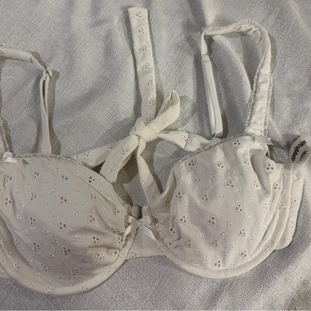 Dippin' Daisys White Lace Trim Brazilian Bikini with matching Skirt  NWT